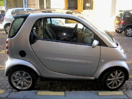 Who manufactures the Smart car?