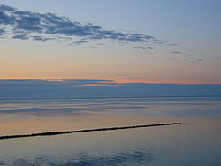 The coastline of Friedrich-Wilhelm-Lübke-Koog as seen from the Hindenburgdamm causeway