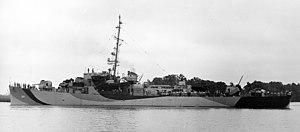 Port side view of USS Maurice J. Manuel (DE-351) in dazzle camouflage cJune 1944.jpg
