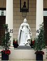 Queen Victoria statue (geograph 3154437).jpg