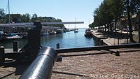 Uitzicht vanaf brug op haven.jpg