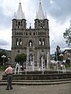 Basílica Menor de la Inmaculada Concepción y fuente Parque El Libertador - Jardín.jpg