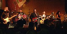 Tito & Tarantula performing 2016, From left to right: Marcus Praed, Johnny „Vatos“ Hernandez, Tito Larriva, Lolita Carroll Larriva, Allysa Grace