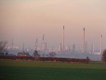 Stanlow from a distance - geograph.org.uk - 684459.jpg