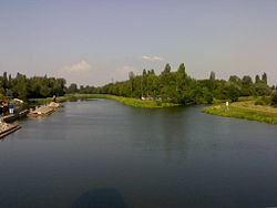 Mouth of Chrudimka into Elbe.jpg