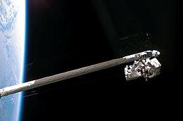 STS-121 Sellers Fossum RMS-OBSS.jpg