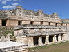Uxmal - Quadrangulo de las Monjas - Nördlicher Palast und kleine Halle 1.jpg