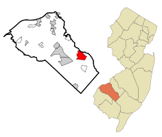 Map of Williamstown highlighted within Gloucester County. Right: Location of Gloucester County in New Jersey.