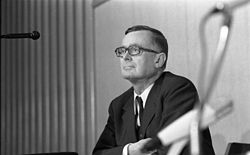 Bundesarchiv B 145 Bild-F029983-0017, Bonn, SPD-Pressekonferenz, Karl Schiller.jpg