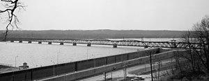 GENERAL VIEW FROM UPSTREAM ON THE IOWA SHORE, LOOKING S. PHOTOGRAPHER- SARAH J. DENNETT - Keokuk and Hamilton Bridge, Spanning Mississippi River, Keokuk, Lee County, IA HAER IOWA,56-KEOK,1-1 cut.jpg