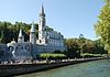 Lourdes Basilique et gave.jpg