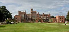 Burton Constable Hall - panoramio.jpg