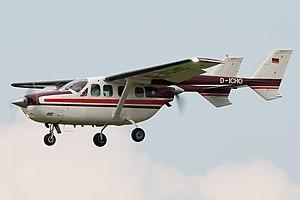 Cessna 337 (8735367365).jpg