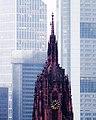 A rooftopper on top of Frankfurts Kaiserdom.