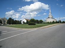 HedrickiteTempleLotWithCofChristBuildingsNearby.jpg