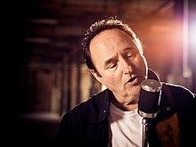 LL Face into micLinnet 120912 12653-7044x5277-2-5MB.jpg