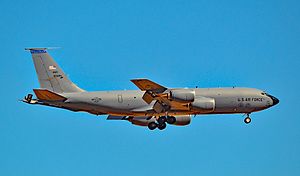 Boeing KC-135 80089 6th Air Mobility Wing - 927th Air Refueling Wing (28202269080).jpg