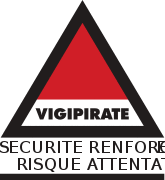 Vigipirate triangle with "Sécurité Renforcée Risque Attentat" in black font