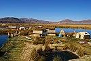 Jezero Titicaca - plovouc&iacute; ostrovy Uros - panoramio (1).jpg